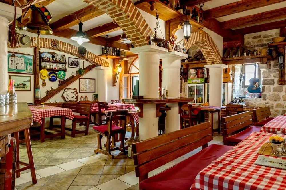 Prodaja, ugostiteljski objekat, 420m², Prčanj, Kotor