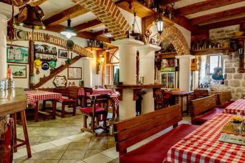 Prodaja, ugostiteljski objekat, 420m², Prčanj, Kotor - image 9