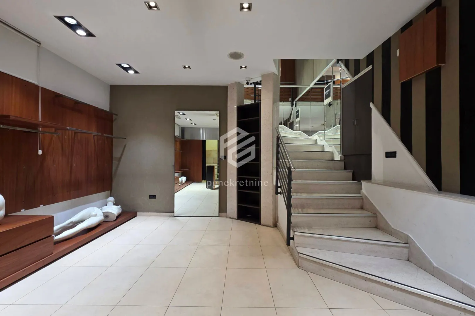 Rent, office space, 69m², Centar, Podgorica