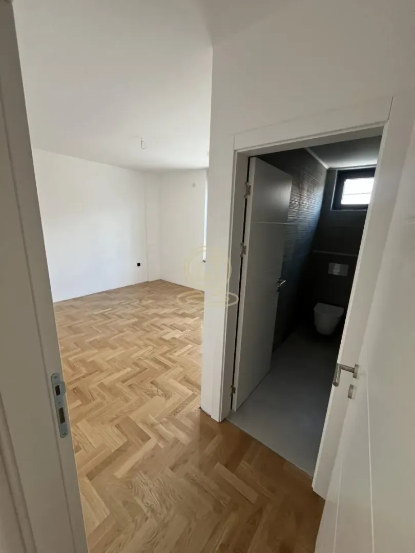 Prodaja, trosoban stan, 89m², Medijana, Niš