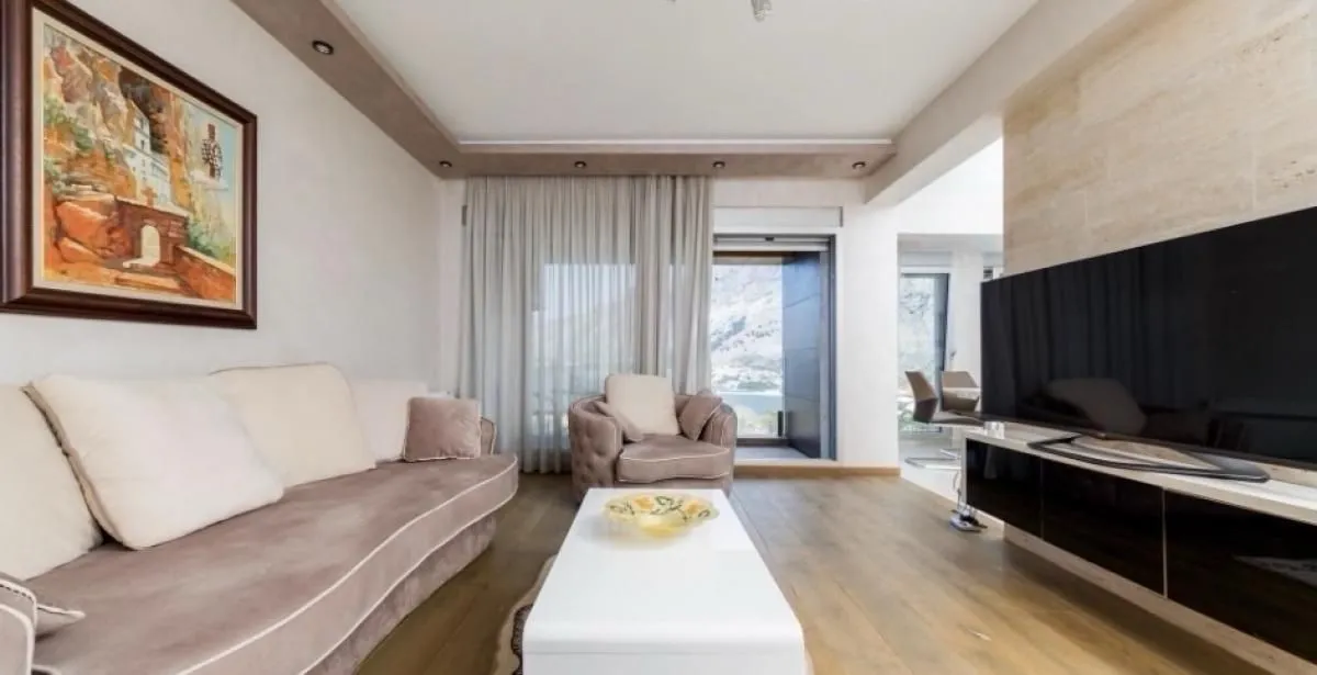 Rent, two bedroom apartment, 81m², Kotor, Crna Gora