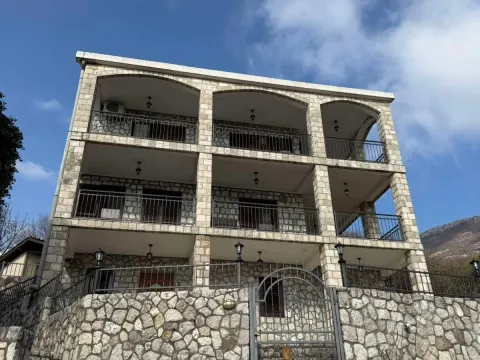 Izdavanje, kuća, 150m², Kuljače, Budva - image 7