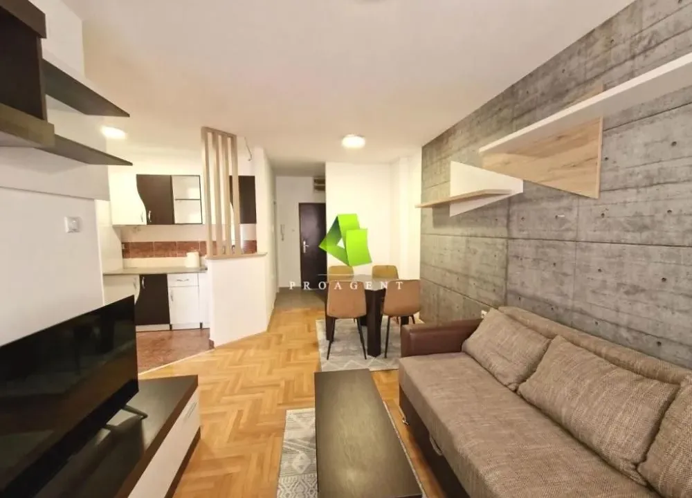 Izdavanje, dvosoban stan, 43m², Centar, Niš