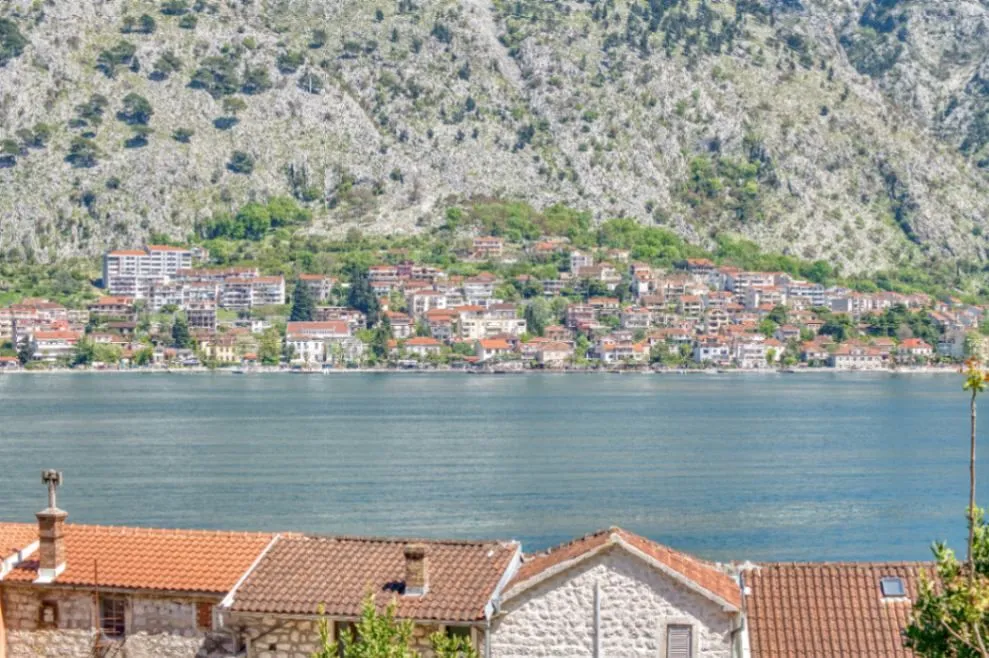 View of the bay and coast with a mountainous backdrop.