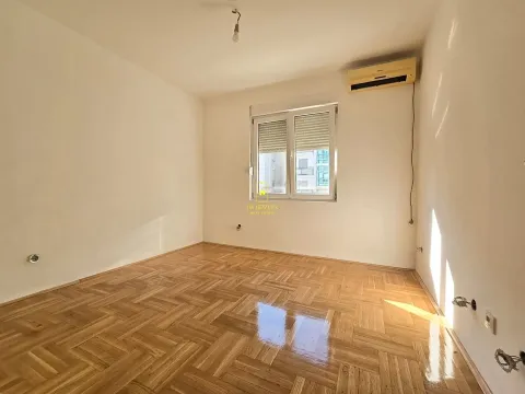 Sale, two bedroom apartment, 73m², Nova Dalmatinska, Podgorica - image 8