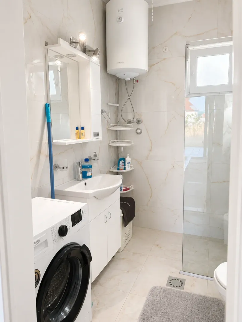 Izdavanje, kuća, 100m², Golubovci, Podgorica