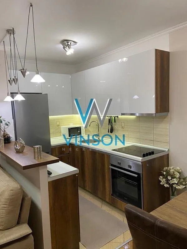 Izdavanje, trosoban stan, 130m², Grbavica, Novi Sad Sve Podlokacije