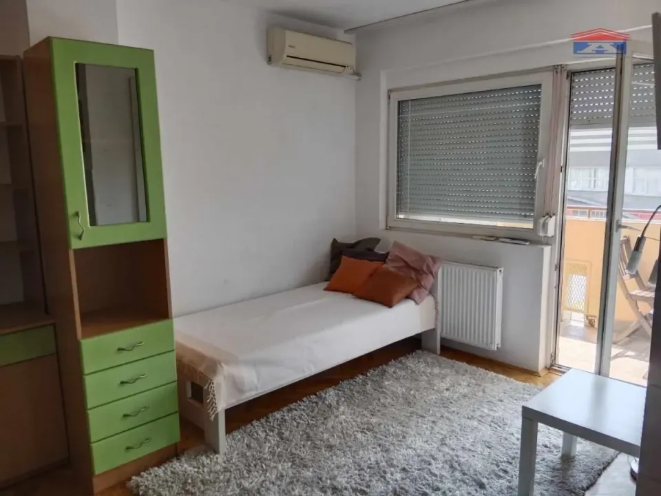 Izdavanje, garsonjera, 22m², Grbavica, Novi Sad Sve Podlokacije