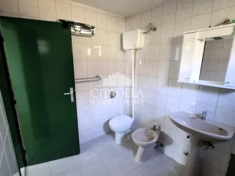 Prodaja, kuća, 173m², Irig, Srbija - image 7