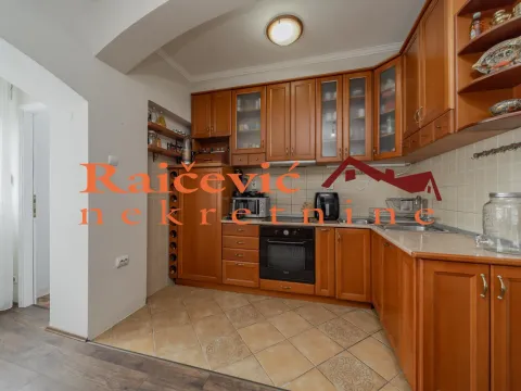 Prodaja, trosoban stan, 78m², Lipov Lad, Zvezdara Sve Podlokacije - image 8