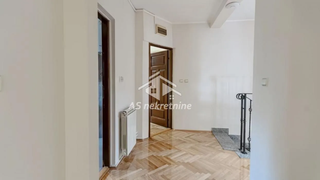 Izdavanje, stan, 210m², Savski Venac, Beograd