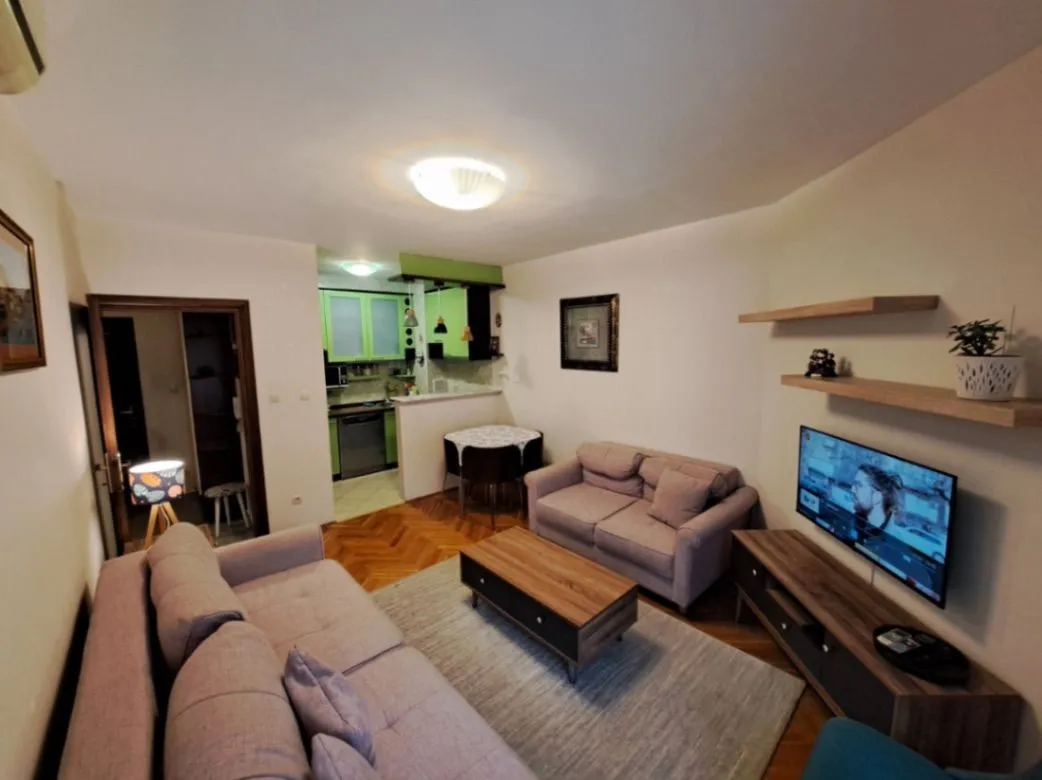 Izdavanje, jednosoban stan, 38m², Blok 9, Podgorica