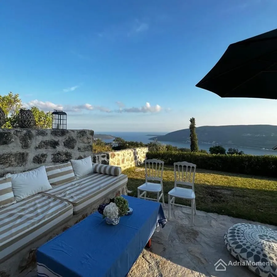 Prodaja, kuća, 380m², Herceg Novi, Crna Gora
