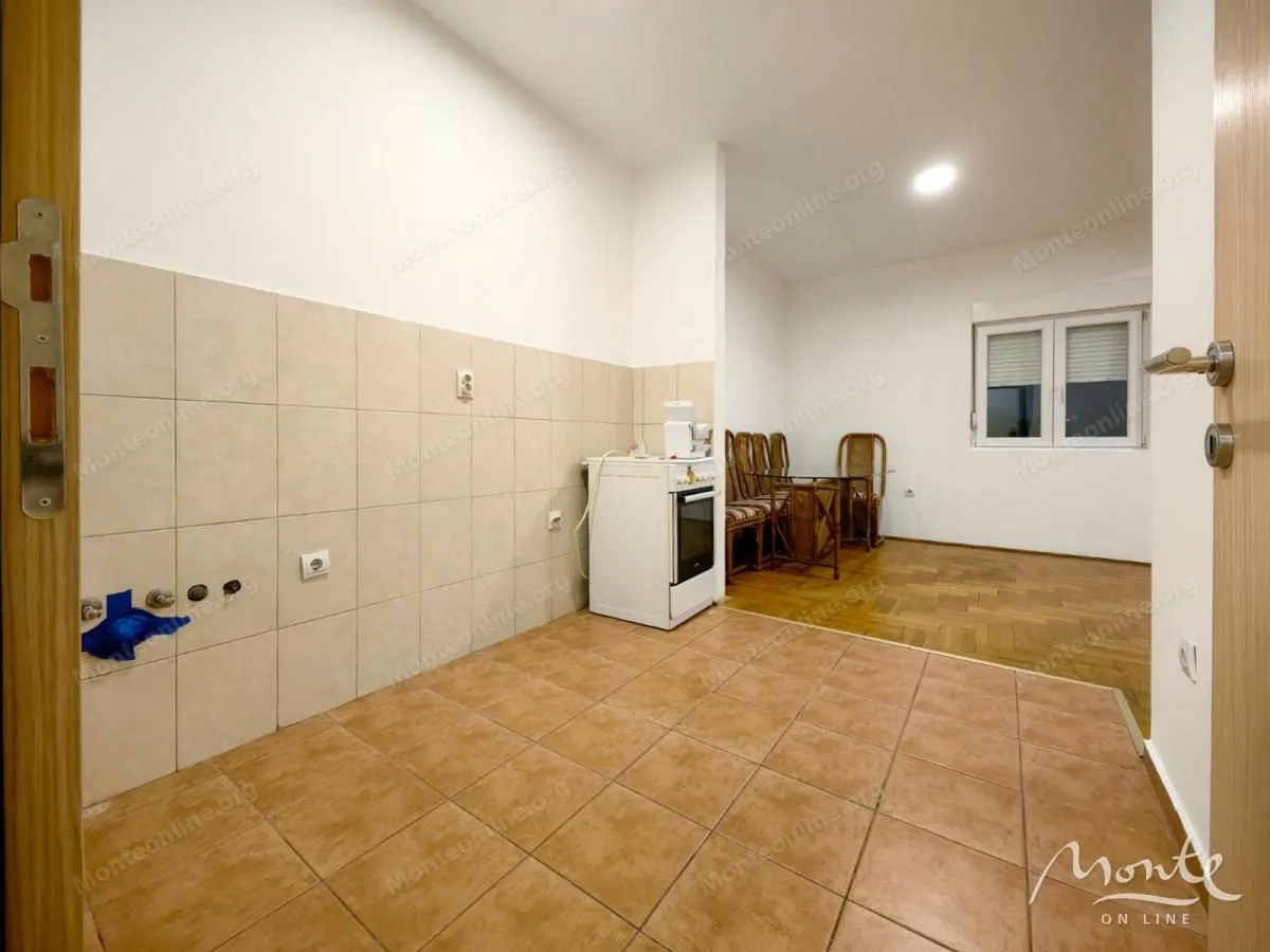Prodaja, dvosoban stan, 74m², Podgorica, Crna Gora