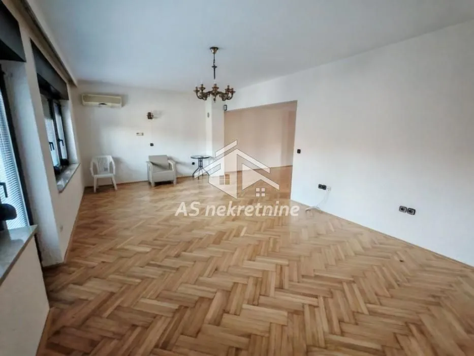 Izdavanje, kuća, 360m², Voždovac Sve Podlokacije, Beograd