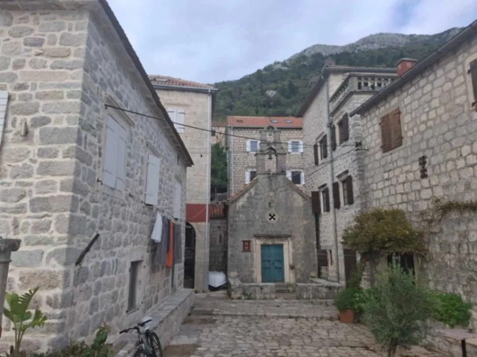 Izdavanje, kuća, 200m², Perast, Kotor