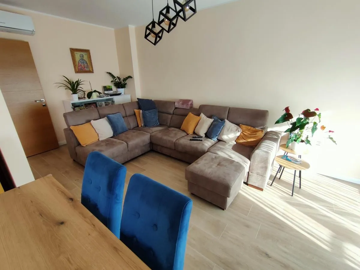 Izdavanje, kuća, 230m², Sremska Kamenica, Petrovaradin
