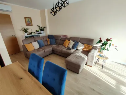 Izdavanje, kuća, 230m², Sremska Kamenica, Petrovaradin - image 3