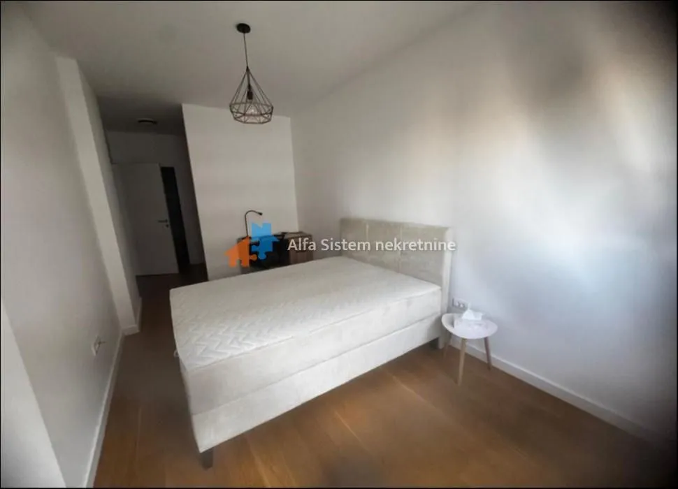 Izdavanje, trosoban stan, 76m², Skojevsko Naselje, Beograd