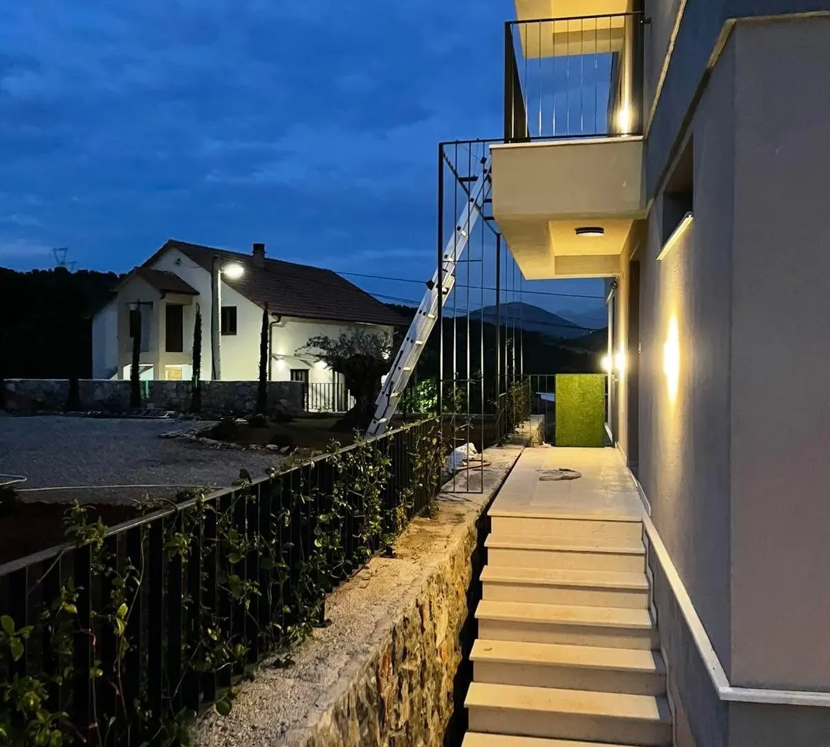 Rent, house, 300m², Vranići, Podgorica