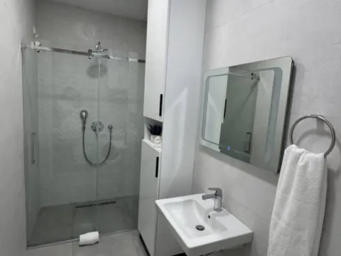 Izdavanje, jednosoban stan, 65m², Soho City, Bar - image 8