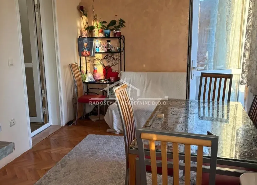 Prodaja, dvosoban stan, 62m², Petlovo Brdo, Beograd