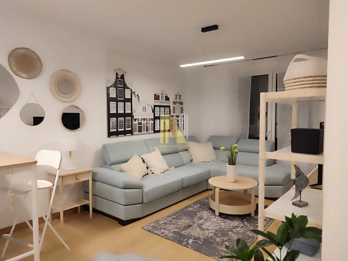 Izdavanje, jednosoban stan, 40m², Centar, Novi Sad