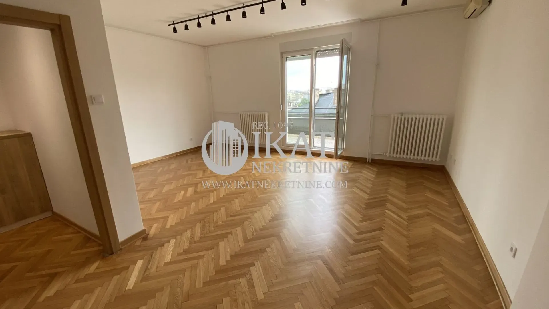 Izdavanje, četvorosoban stan, 105m², Slavija, Vračar Sve Podlokacije