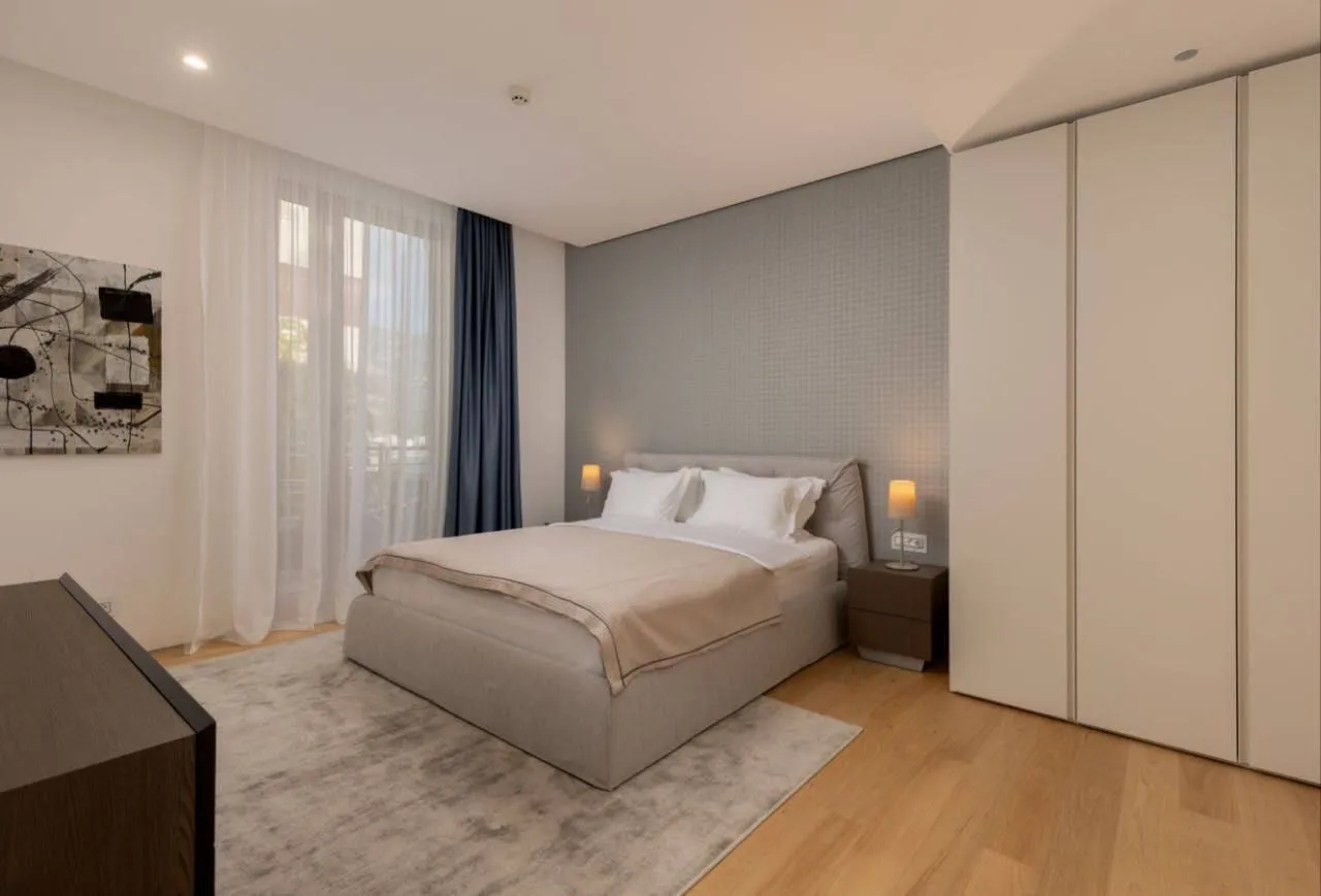 Prodaja, četvorosoban stan, 287m², Dukley Gardens, Budva
