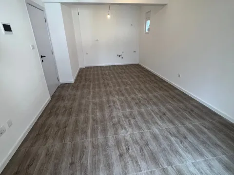 Rent, two bedroom apartment, 60m², Šušanj, Bar - image 2