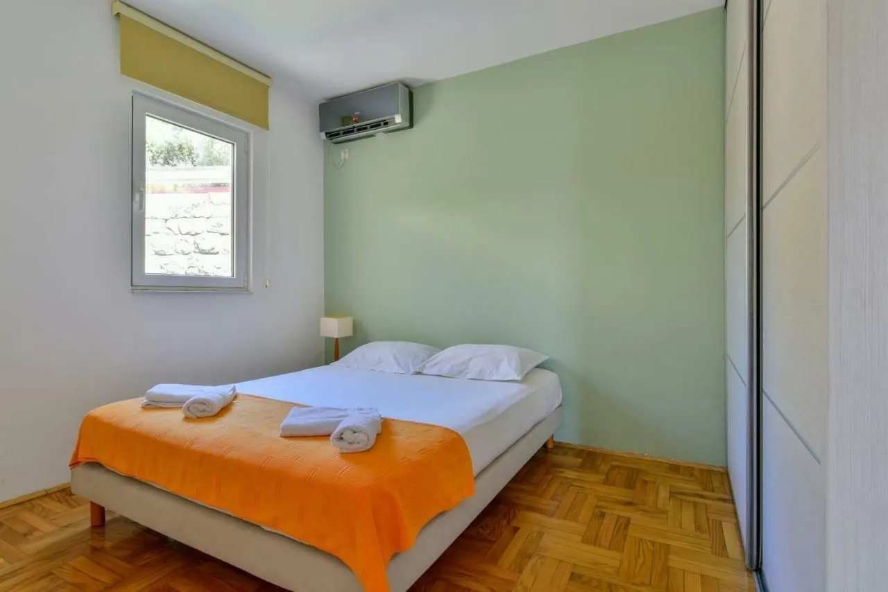 Prodaja, dvosoban stan, 70m², Sveti Stefan, Budva