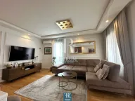 Prodaja, dvosoban stan, 74m², Blok 9, Podgorica - image 1