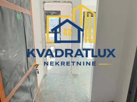 Prodaja, jednosoban stan, 42m², Centar, Bar - image 3