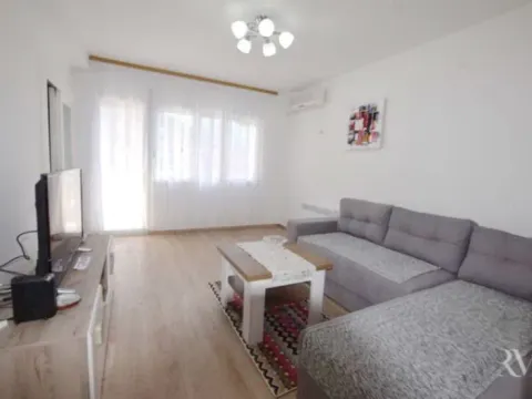 Izdavanje, jednosoban stan, 53m², Centar, Tivat - image 2