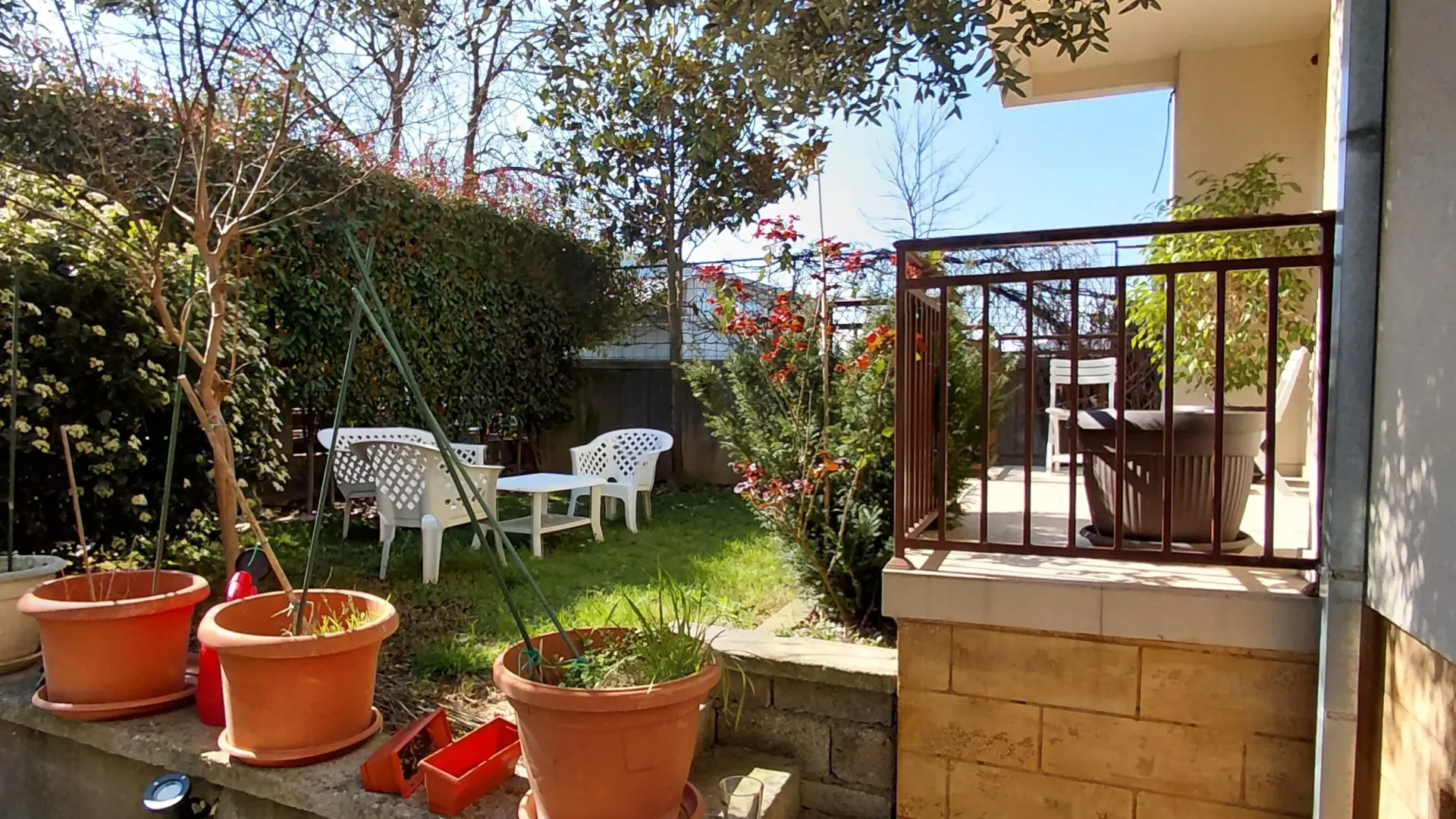 Izdavanje, kuća, 220m², Tološi, Podgorica