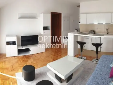 Stan in Uciteljsko Naselje