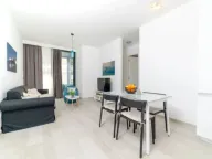 Rent, two bedroom apartment, 100m², Budva, Crna Gora - image 13