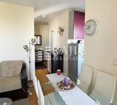 Living room with dining area and view of the kitchen. - image 5