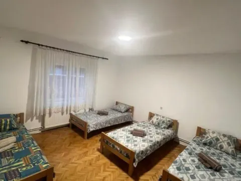 Izdavanje, kuća, 127m², Centar, Kragujevac - image 1