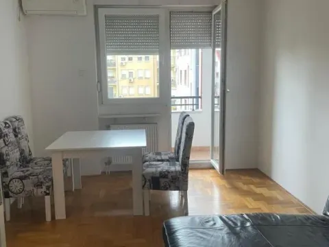 Izdavanje, dvosoban stan, 43m², Bulevar Evrope, Novi Sad Sve Podlokacije - image 2