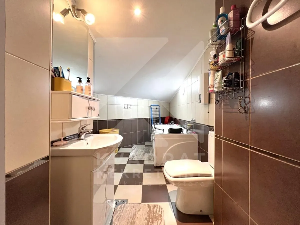 Prodaja, četvorosoban stan, 121m², Krivi Most, Podgorica