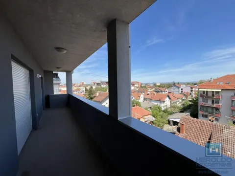 Prodaja, četvorosoban stan, 164m², Centar, Jagodina - image 33