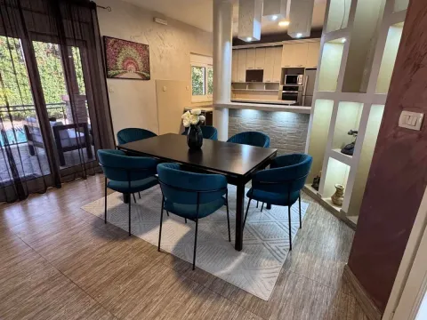 Izdavanje, kuća, 330m², Zeta, Podgorica - image 10