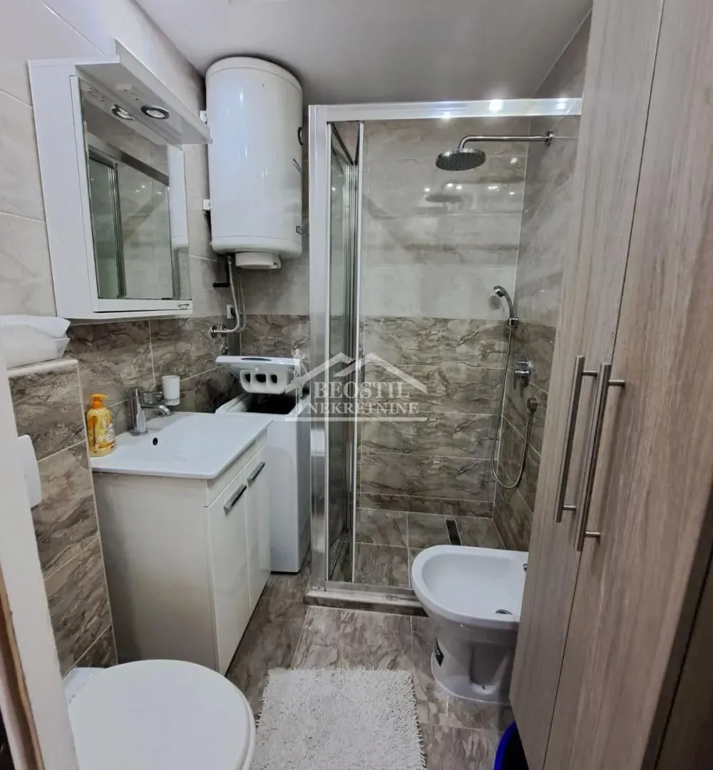 Izdavanje, trosoban stan, 82m², Lion, Zvezdara Sve Podlokacije