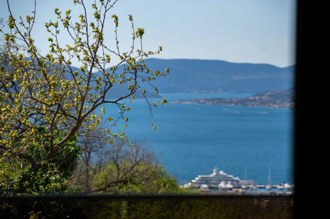 Izdavanje, dvosoban stan, 70m², Tripovići, Tivat