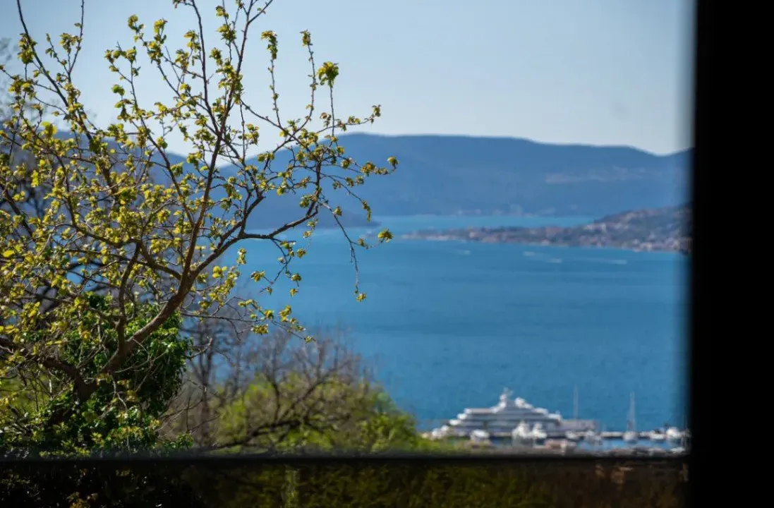 Izdavanje, dvosoban stan, 70m², Tripovići, Tivat