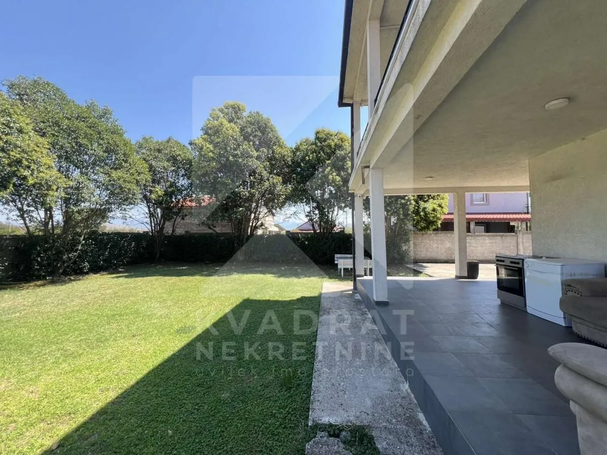 Izdavanje, kuća, 260m², Kokoti, Podgorica