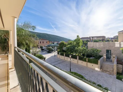 Sale, two bedroom apartment, 171m², Portonovi, Herceg Novi - image 17