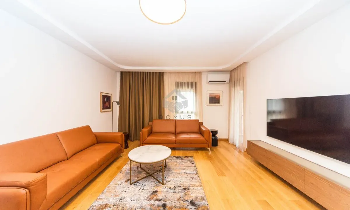 Izdavanje, dvosoban stan, 80m², Podgorica, Crna Gora