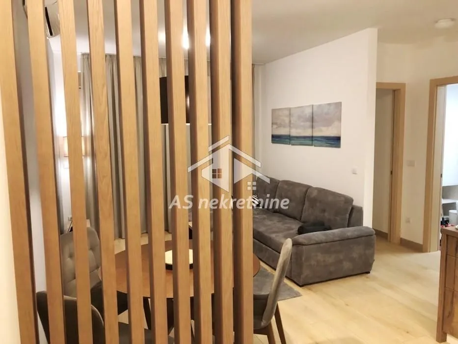 Izdavanje, trosoban stan, 68m², Vračar Sve Podlokacije, Beograd